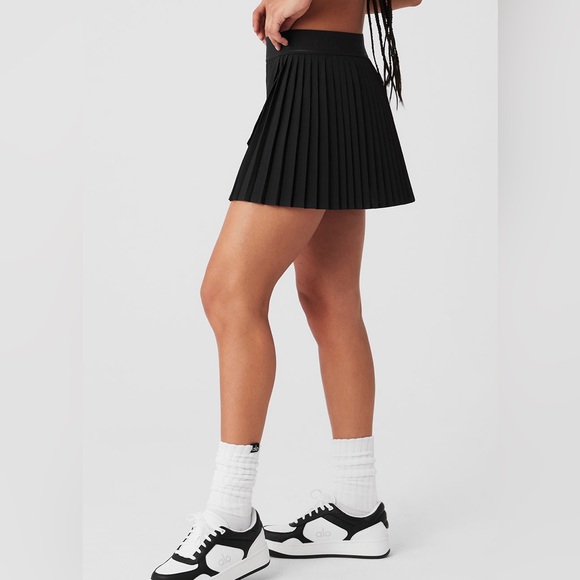 ALO Yoga pleated skort - Picture 3 of 8